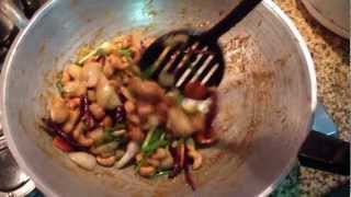 Thaise kip met cashewnoten  Kai Pad Med Mamuang  Thai Cashew Chicken [upl. by Erkan]