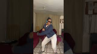 Shake a music dance afrobeats makemefamous like tyladance [upl. by Ecidna868]