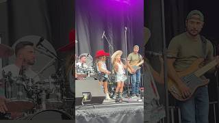 Taytum Oakley and Halston nailed it on stage with dad KylerFisher countrymusic twins shorts [upl. by Inol]