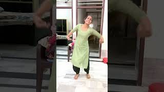 Mst dance hulle hullare 😜 viralreels dance shortsvideo haryanviswag song haryanavidance [upl. by Yorztif]