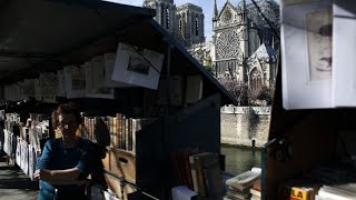 Las casetas de libros del Sena en París no quieren desaparecer durante los Juegos Olímpicos [upl. by Rednasyl]