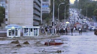 Inundatie la Posta Veche 19 august 2005 [upl. by Salamanca]