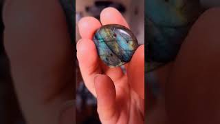 Perçage dune pierre labradorite [upl. by Kym]