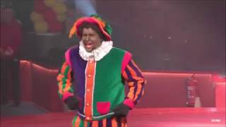 Winter Slagharen  Sinterklaasshow Met Stuntelpiet [upl. by Eyllom876]