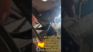 AO SOM DOS LATIDOS DO DOGÃO RETIREI OS PARAFUSOS DA SUSPENSÃO FUSCA BRANCO DO ALEX [upl. by Hendricks571]