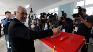 Forte affluence en Tunisie pour les premières élections libres [upl. by Crenshaw766]