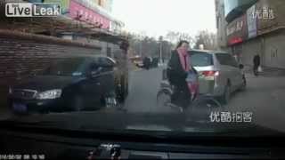 Woman Victim of Clever Scam and Theft in China [upl. by Bili194]