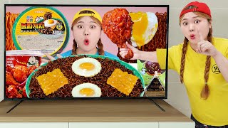 Mukbang Fire Spicy Noodle Tteokbokki 불짜게치 대왕라면 치킨 TV 속 음식 먹방 Convenience Store food  HIU 하이유 [upl. by Steere184]