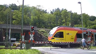 Bahnübergang Gießen Giessen  German Railroad crossing  Duitse Spoorwegovergang [upl. by Ahseikal369]