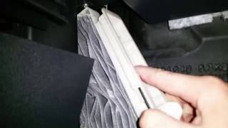 Comment remplacer un filtre habitacle sur une clio3 how to change a cabin filter on clio 3 [upl. by Gregorius366]