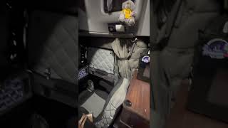 FREIGHTLINER CLASSIC XL INTERIOR TOUR truck apu detroitdiesel trucking keepontruckin [upl. by Enilada464]