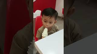 Waaaww eskrim icecream food comedy youtubeshorts eskrim mukbang shorts [upl. by Eckmann]