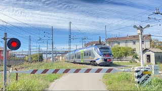 Passaggio a livello  Level crossing  Santhià￼ [upl. by Tlok]