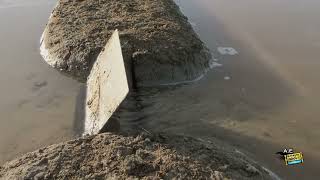 Le travail dun paludier de Guérande  Extrait du film Le sel lor blanc de la Bretagne de A Espern [upl. by Blader]