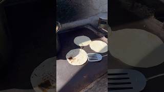 Tortillas de harina en una hornilla ￼ [upl. by Jennie203]