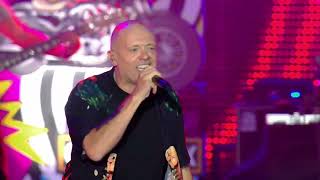 Max Pezzali  Hanno ucciso luomo Ragno Live Circo MAX [upl. by Duhl]