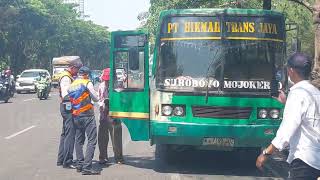 Nasib Bus Hijau MojokertoSurabaya Setelah Puluhan Tahun di Jalanan [upl. by Mloc194]