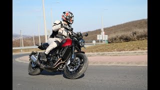 Benelli Leoncino 500 English review  Onroadbike [upl. by Canada]