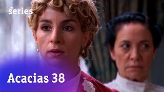 Acacias 38 Cayetana confiesa a los vecinos que Fabiana es su madre Acacias571  RTVE Series [upl. by Pihc]