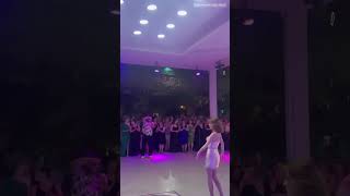 Elçin Sangu kuzeninin düğününde çerkes dansı [upl. by Chrisy233]