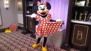 Minnie Mouse Gives Us a Detailed Tour of Her New Dressing Room at Disneys Hollywood Studios  Queue [upl. by Beniamino]