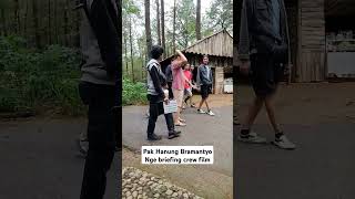 Pak hanung bramantyo turun ke lokasi syuting fyp film btsfilm shortvideo shorts jangkauanluas [upl. by Ennairb]