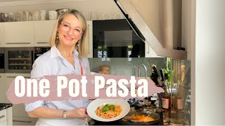 One Pot Pasta  Fusilli mit Tomatensoße aus einer Pfanne  Monika Gruber [upl. by Harbour]