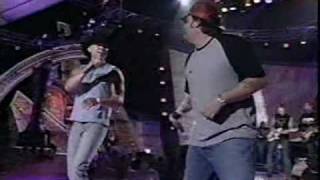 Kenny Chesney amp Uncle Cracker  When The Sun Goes Down LIVE [upl. by Leur177]