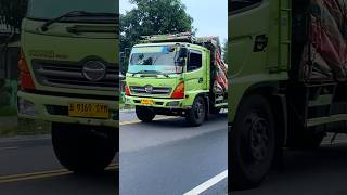 TRUK HINO JUMBO LOS BAK PANJANG MUATAN BERAT MELAJU CEPAT OLENG shorts trending subscribe [upl. by Brandice]