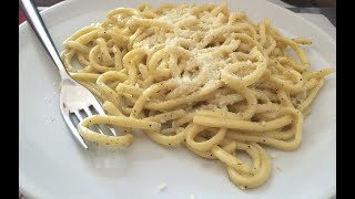 Spaghetti Cacio e Pepe videoricetta  Spaghetti with Cacio e Pepe video recipe [upl. by Nnylyam]