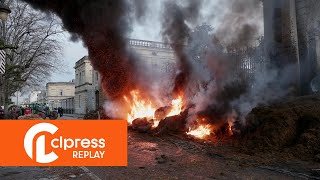 REPLAY  Tensions à Agen entre AgriculteursEnColere et les CRS devant la préfecture [upl. by Hartmann520]