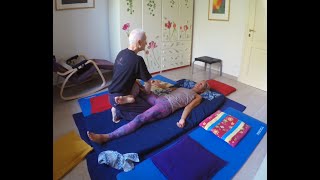 Trattamento shiatsu in posizione supina [upl. by Blen732]