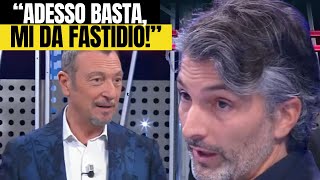 “Affari Tuoi” il concorrente sbrocca in diretta “Adesso basta mi dà fastidio” [upl. by Lora621]