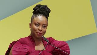 Discurso de Chimamanda Ngozi Adichie en el Foro de Humbolt [upl. by Hpejsoj]