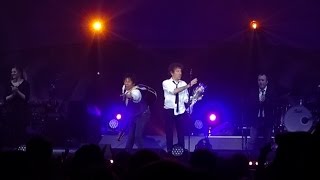 Alain Souchon amp Laurent Voulzy  Le Pouvoir Des Fleurs Live  Zénith Paris 2015 HD [upl. by Chem751]