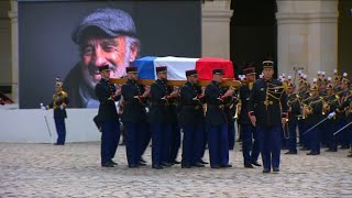 Le cercueil de Belmondo quitte les Invalides sur quotChi Maiquot la musique du quotProfessionnelquot [upl. by Neerroc]