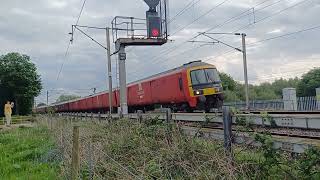 class 325s passing through winwick Junction on the Royal mail train in Royal mail livery subscribe [upl. by Namrej]