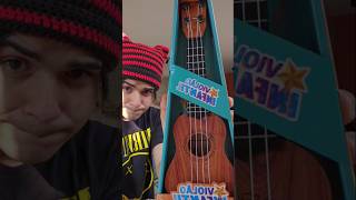 Ukulele de brinquedo vs Ukulele profissional 👀 shorts [upl. by New]