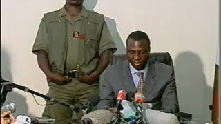 Côte dIvoire  Robert Gueï se proclame président [upl. by Leahplar]