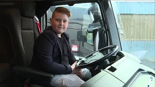 Marius conducteur de camion à 9 ans [upl. by Ariaic]