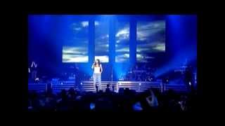 Laura Pausini  Tra Te e Il Mare Live in Paris 05 [upl. by Claudette]