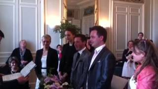 Mariage pour tous à Paimpol Lunion de Benjamin et de Benjamin [upl. by Yeldarb245]