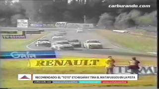 Recomendado quotTotoquot Etchegaray tira el matafuegos en la pista en Rio Cuarto 1992 01112015 [upl. by Anoirb487]