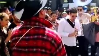 Un indegente cantando como el vocalista de la banda MS [upl. by Bergquist]