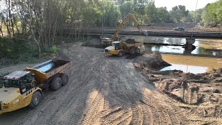 Widening The Riverbed With Two Caterpillar Long Reach Excavators amp Articulated Trucks  4K [upl. by Wyon]