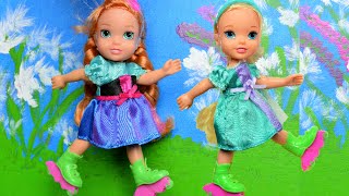 Elsa and Anna Skating Elsia amp Annia Toddlers New Roller Skates  Ice Castle  Dolls  Toys I Ep 90 [upl. by Aikem]