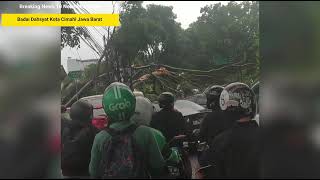 JABAR GEMPAR 10112024 DETIKDETIK BAK TORNADO SAPU KOTA CIMAHI BADAI CIMAHI JAWA BARAT [upl. by Herries]