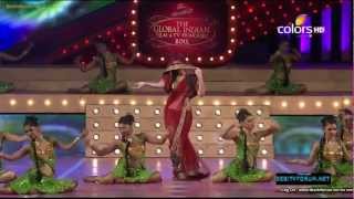 Zarine Khan Katrina Kaif look a like and Salman Khans girls And Akhsay Kumar Performance 2012 [upl. by Ahsatak]