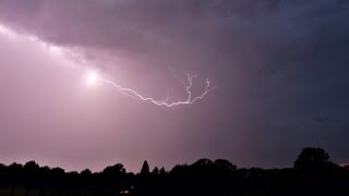 Weerbericht vrijdagmiddag Regen en onweer verdrijven hitte [upl. by Palermo78]