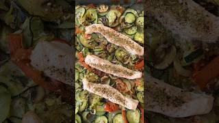 Salmón al horno con verduras [upl. by Aineles]